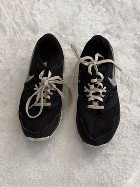 Nike Black and White Running Shoes